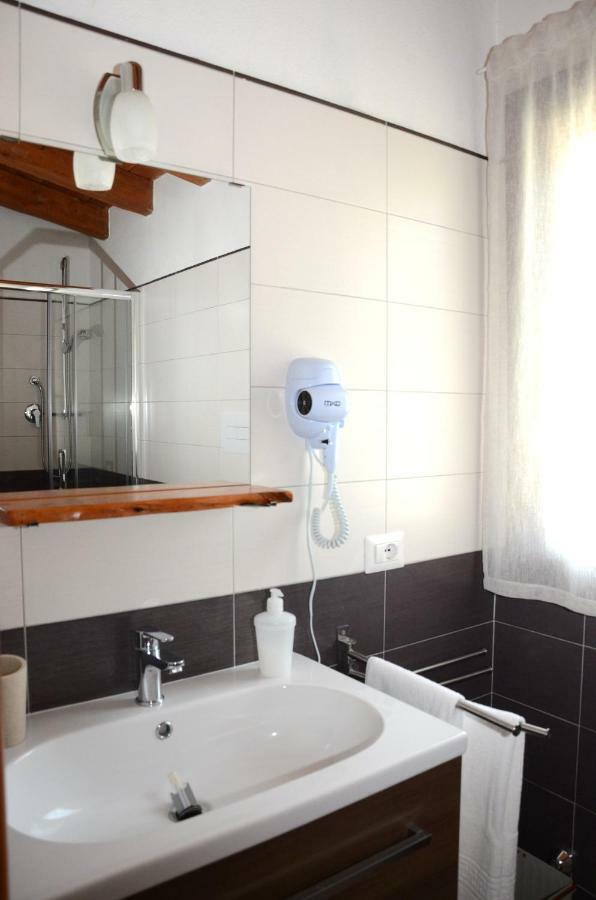 B&B Il Mirto Di Paola Torpè Kültér fotó